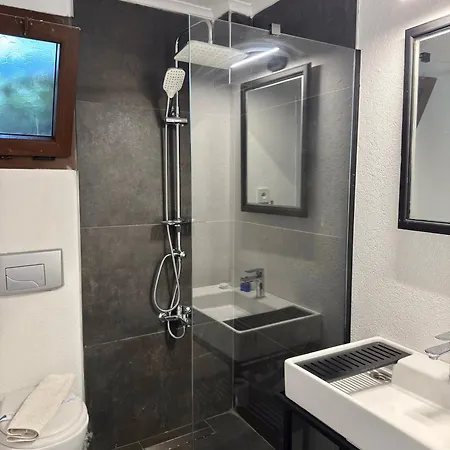 Mitos Aparthotel 3*